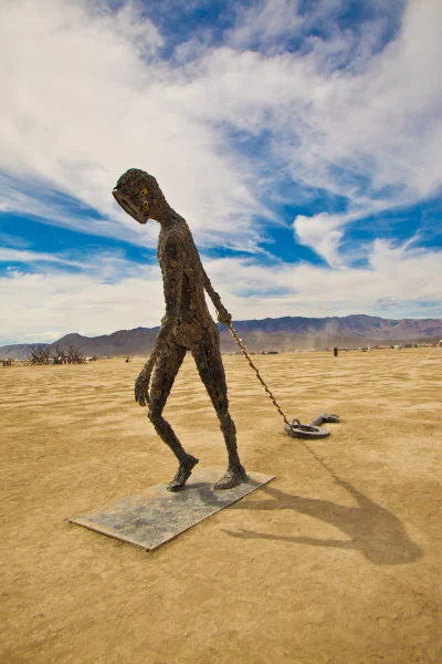 Agenda - Jeden z posągów na festiwalu "Burning Man"

Polecam powiększyć 

#sztuka #po...