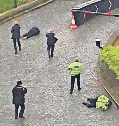 kuba70 - > Co jest nie tak z tym opisem?

@24xls: Strzelający był policjantem, tyle...