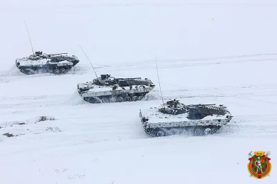 stahs - Nowoczesny kamuflaż zimowy na białoruskich BMP
Okleili je starymi gazetami. ...