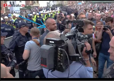 zzbkk - Czy on wybrał się na demonstracje z ochroniarzem?