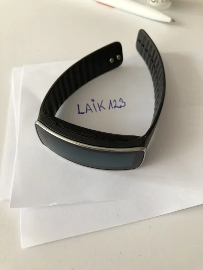 laik123 - Hej! Zalega mi w szafce zegarek do #samsung Gear Fit a nie mam już od dawie...