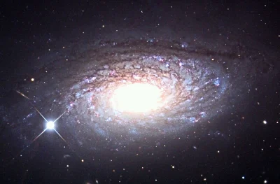 d.....4 - Galaktyka Słonecznik (Messier 63, M63, NGC 5055) –galaktyka spiralna w gwia...