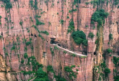 B4loco - Guoliang Tunnel Road ma 120 m długości, 5 m wysokości i 4 m szerokości. Bieg...