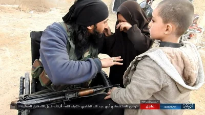 60groszyzawpis - Niepełnosprawny dżihadysta ISIS, żegna się z rodziną przed wykonanie...