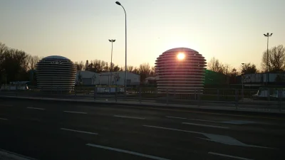 Defensywny - Zachód słońca przy "silosach na bigos".



#warszawa #zdjeciarobionetele...