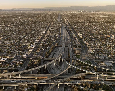 totek - Wezel drogowy laczacy autostrady 105 i 110. Zlokalizowany w Los Angeles. Stra...