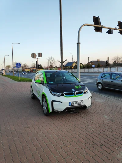 pankrokowiec - Auto z miniaturki stoi tak od wczoraj w centrum Skierniewic ( ͡° ʖ̯ ͡°...