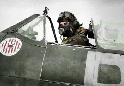 brusilow12 - Porucznik Jan Daszewski z 303 Dywizjonu Myśliwskiego w kabinie Spitfire'...