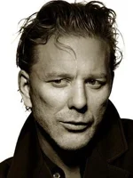 Vein - @zurawinowa: to nie jest Cage tylko bardziej kulturalna wersja Mickey Rourke, ...