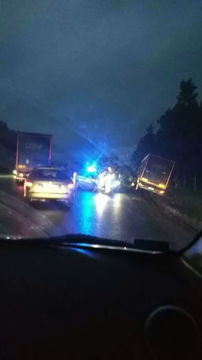 xzseba - Jak to możliwe, że to już piąty tir leży w tym samym rowie. Miesiąc temu otw...