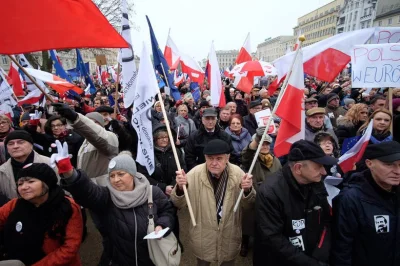 ThorinOakenshield - Polska "młodzież" w obronie demokracji ( ͡º ͜ʖ͡º)
Tutaj więcej (...