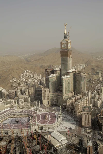 Nieinterere - Makkah Royal Clock Tower. Ma 601.07 metrów, znajduje się w Mekce(Arabia...