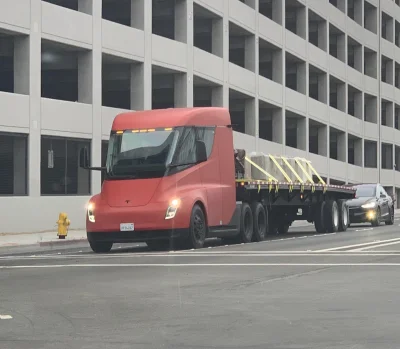 L.....m - Gdzie wypakować panu te betonowe bloki? 
#tesla #teslasemi