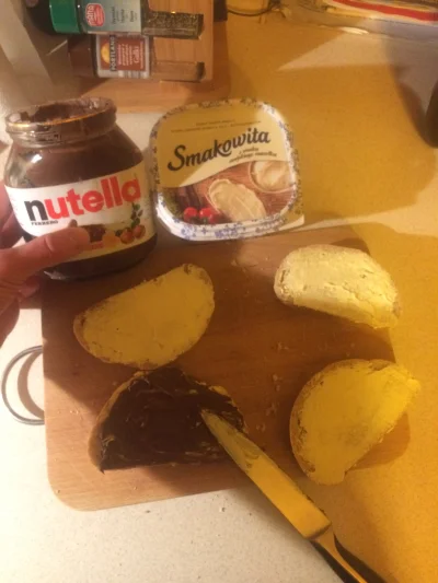 Vickers213 - Kanapki z nutella z masłem jak pan czy bez masła na sucho jak polak roba...