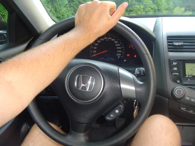 moonlisa - @pogop: Ja uważam, że widok kierowcy trzymającego jedną rękę na kierownicy...