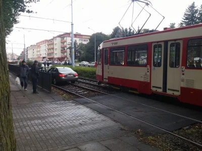 alhakeem - Co te tramwaje, mógł go spokojnie wyminąć ( ͡° ͜ʖ ͡°)
#gdansk