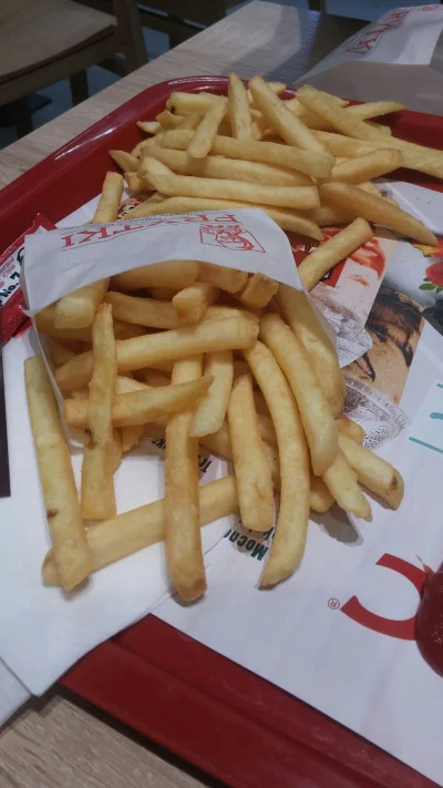 Amen_Pacierzu - Znawcy fast foodów, czy znowu do KFC wróciły normalne podłużne frytki...