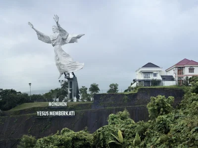 Carnegie - Chrystus Błogosławiący, Manado, Indonezja - ikona basejumpingu.