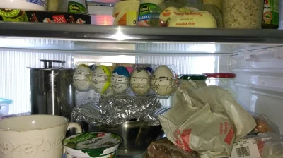 caru - Ej Mirki zajrzałem do lodówki zeby coś przekasic a tam patrzą na mnie jajka i ...