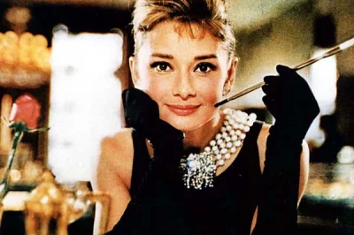 defoxe - > A co sądzisz o urodzie A. Hepburn?

@NH35: Była z pewnością piękną aktor...