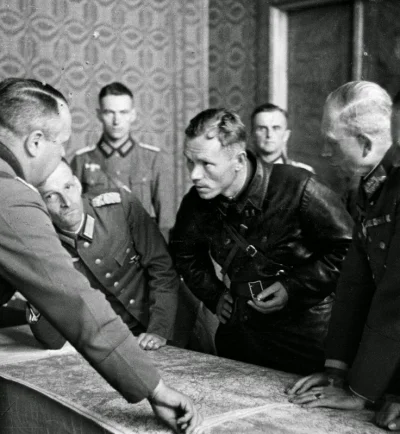 HaHard - Sowiecki dowódca Vladimir Yulianovich Borovitsky i niemiecki generał Heinz G...