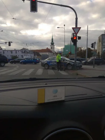 oxymirek - Słodka ironia gdy samochód klubu hokejowego wpada w poślizg #heheszki #cze...