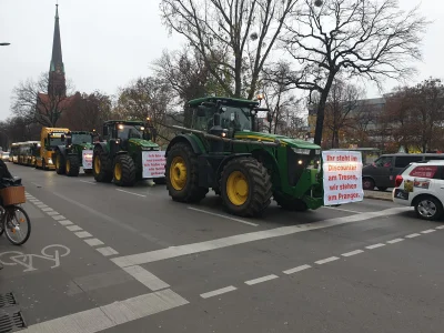 palladni - A w Berlinie dzis beda korki bo strajk rolników.
#berlin #strajk #rolnictw...
