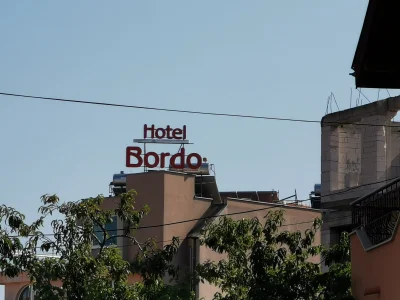 qbaadq - Nie dla mnie ten hotel.
#pomaranczka #bordo #heheszki