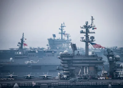 chinskizwiad - Niesamowite zdjęcie z dwóch powodów, lotniskowce (USS Ronald Reagan i ...