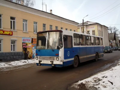 W.....c - Jelcz M11 z rosyjskiego Lipiecka, wcześniej jeździł w Gdyni. Przód z Ikarus...