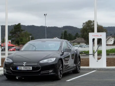 vikimyrdal - Tesla ładująca się w Norwegii.

#norwegia #tesla #samochody #ciekawost...