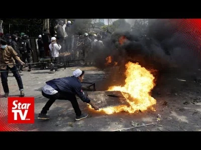 K.....e - Zamieszki w Indonezji: policja wyciąga powiązania państwa islamskiego ze śm...
