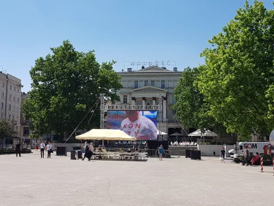 s.....7 - Żuli przy fontannie nie ma, ponoć jeszcze ich nie powaliło, żeby się smażyć...