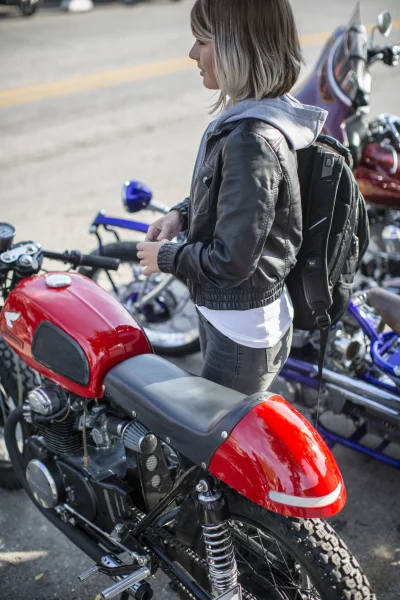 mroczne_knowania - #motolady #caferacer #motocykle

Motocykl na zdjęciu to Honda CB...