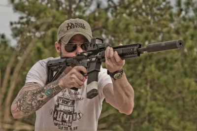 Rogue - #gunboners #bron #projektdedal

AR-15 od Daniel Defense plus kolimator EoTech...