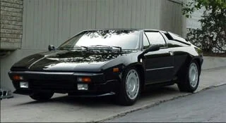 vegetassj1 - Lamborghini Jalpa z filmu Rocky IV
Pamiętna scena przejażdżki gdzie wspo...