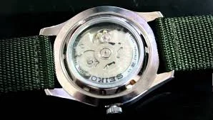 aviatorek - #zegarki #watchboners 

Mógłby ktoś polecić zegarmistrza w #rzeszow któ...