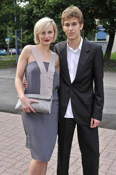 zloty_wkret - @AlbertWesker: oooo, Sylwia Gliwa z synem.
a nieeee, to jej były chłop...