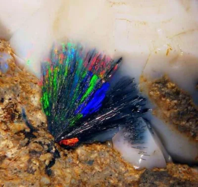 SunnO - #mineraly #nadskaly #geologiaboners 
Opal.