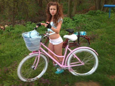 adeqsb - #dziewczynka17 #ladnapani Jak tak można na rower wyjść :D