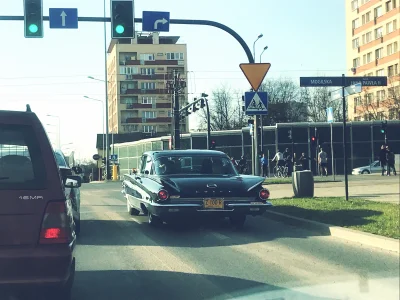 siwkus - Widziałem go niedawno, sunął majestatycznie ulicami Krakowa.