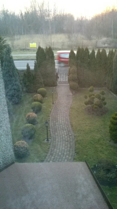kozio23 - @Dorciqch: Specjalnie zrobiłem ci zdjęcie widoku z mojego okna. Gdzie ten ś...