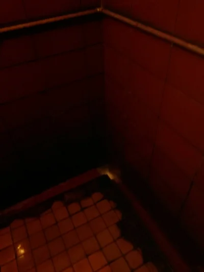 matrio - Najdziwniejsze wc jakie widziałem :x 
#czechy #toaleta #rozrywka #pisuar
