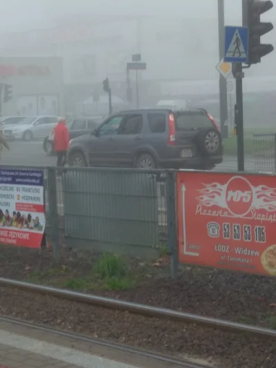 pocojak - Jakaś baba zostawiła auto na przejściu dla pieszych na środku ruchliwego sk...