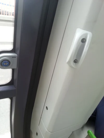 moporzysta - Mireczki, w szczecinie jeżdzą swingi z pesy. z przodu przy motorniczym z...