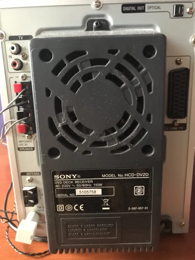 Wierszu - Mam taka starą miniwieżę Sony (pic related). Idzie to jakoś połączyć przez ...