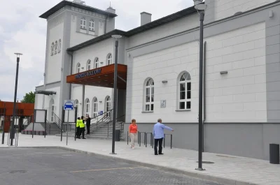 jerzystachowiak - @albhr: Budynek dworca został gruntownie wyremontowany w 2011 r., a...