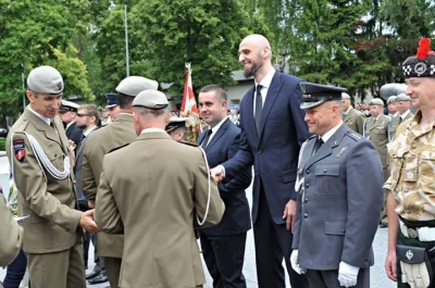 Obserwatorzramienia_ONZ - Duda to ma rozmach, na święcie Wojska Polskiego był dzisiaj...