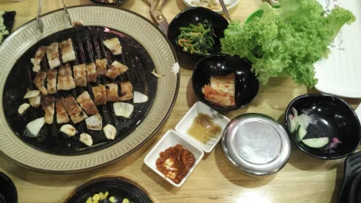kotbehemoth - Koreański grill (Korean BBQ), Penang, cena ok 120 zl za 2 osoby.

Jest ...