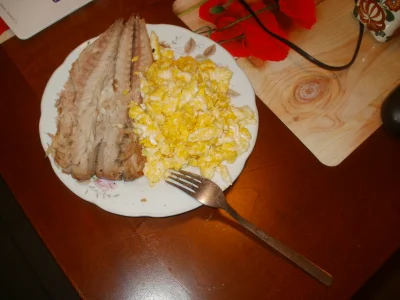 anonymous_derp - Dzisiejszy postny obiad: Jajecznica z czterech jaj na maśle klarowan...
